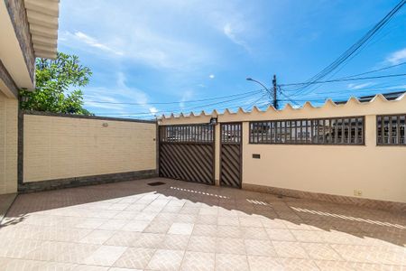 Casa à venda com 252m², 5 quartos e 3 vagas Casa à venda com 252m², 5 quartos e 3 vagasÁrea comum - Varanda e Garagem