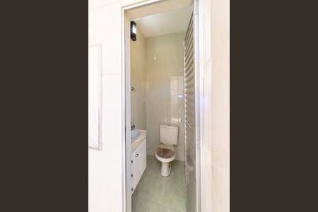 Casa à venda com 252m², 5 quartos e 3 vagas Casa à venda com 252m², 5 quartos e 3 vagasCasa 1 - Banheiro de serviço