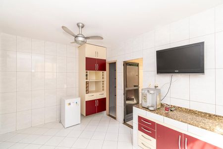 Casa à venda com 252m², 5 quartos e 3 vagas Casa à venda com 252m², 5 quartos e 3 vagasCasa 1 - Cozinha