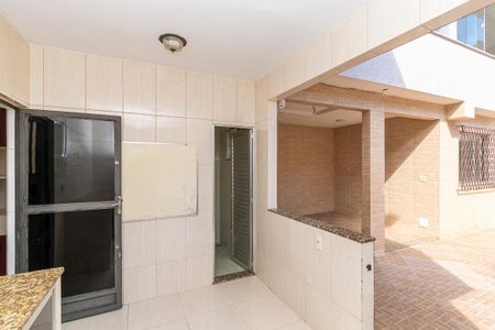Casa à venda com 252m², 5 quartos e 3 vagas Casa à venda com 252m², 5 quartos e 3 vagasCasa 1 - Área de serviço