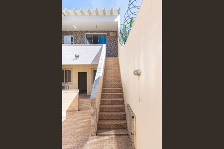 Casa à venda com 252m², 5 quartos e 3 vagas Casa à venda com 252m², 5 quartos e 3 vagasÁrea comum - Quintal