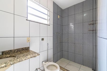 Casa à venda com 252m², 5 quartos e 3 vagas Casa à venda com 252m², 5 quartos e 3 vagasCasa 2 - Banheiro