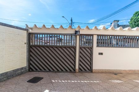 Casa à venda com 252m², 5 quartos e 3 vagas Casa à venda com 252m², 5 quartos e 3 vagasÁrea comum - Varanda e Garagem