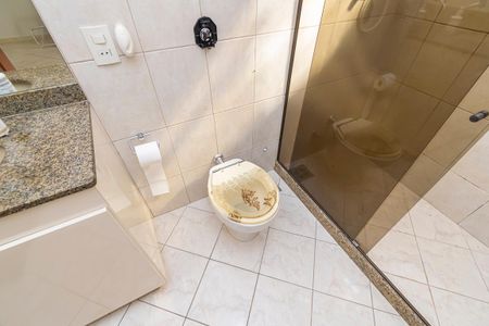 Casa à venda com 252m², 5 quartos e 3 vagas Casa à venda com 252m², 5 quartos e 3 vagasCasa 1 - Banheiro da Suíte