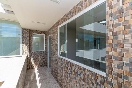 Casa à venda com 252m², 5 quartos e 3 vagas Casa à venda com 252m², 5 quartos e 3 vagasCasa 3 - Varanda da entrada