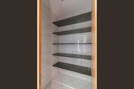 Casa à venda com 252m², 5 quartos e 3 vagas Casa à venda com 252m², 5 quartos e 3 vagasCasa 1 - Cozinha - Despensa