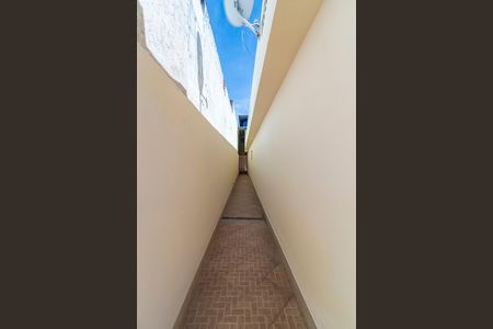 Casa à venda com 252m², 5 quartos e 3 vagas Casa à venda com 252m², 5 quartos e 3 vagasÁrea comum - Varanda e Garagem - Acesso lateral