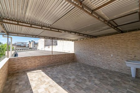 Casa à venda com 252m², 5 quartos e 3 vagas Casa à venda com 252m², 5 quartos e 3 vagasCasa 3 - Varanda e Área de serviço