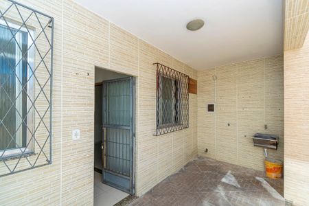 Casa à venda com 252m², 5 quartos e 3 vagas Casa à venda com 252m², 5 quartos e 3 vagasCasa 2 - Varanda e Área de serviço