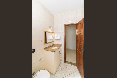 Casa à venda com 252m², 5 quartos e 3 vagas Casa à venda com 252m², 5 quartos e 3 vagasCasa 1 - Banheiro Social