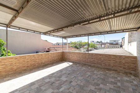 Casa à venda com 252m², 5 quartos e 3 vagas Casa à venda com 252m², 5 quartos e 3 vagasCasa 3 - Varanda e Área de serviço