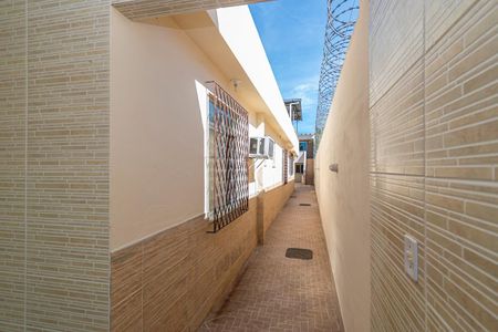 Casa à venda com 252m², 5 quartos e 3 vagas Casa à venda com 252m², 5 quartos e 3 vagasÁrea comum - Varanda e Garagem - Acesso lateral