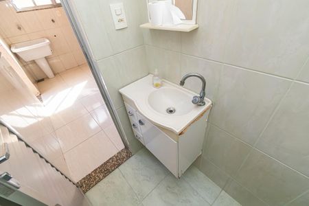 Casa à venda com 252m², 5 quartos e 3 vagas Casa à venda com 252m², 5 quartos e 3 vagasCasa 1 - Banheiro de serviço
