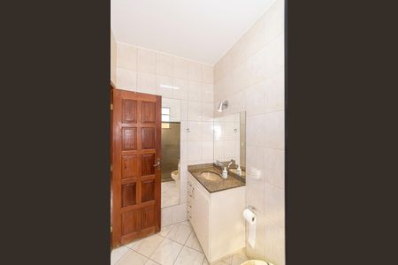 Casa à venda com 252m², 5 quartos e 3 vagas Casa à venda com 252m², 5 quartos e 3 vagasCasa 1 - Banheiro da Suíte