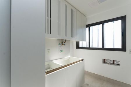 Apartamento à venda com 157m², 4 quartos e 2 vagas Apartamento à venda com 157m², 4 quartos e 2 vagasÁrea de Serviço
