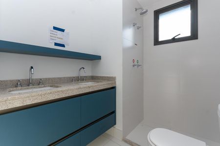 Apartamento à venda com 157m², 4 quartos e 2 vagas Apartamento à venda com 157m², 4 quartos e 2 vagasBanheiro da Suíte