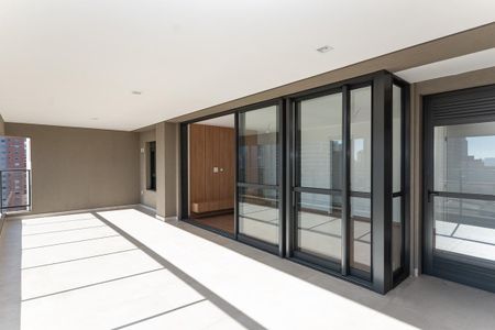 Apartamento à venda com 157m², 4 quartos e 2 vagas Apartamento à venda com 157m², 4 quartos e 2 vagasVaranda da Sala
