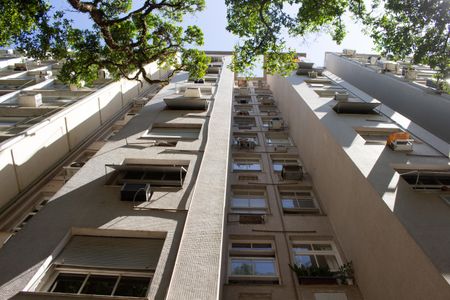 Apartamento para alugar com 65m², 2 quartos e 1 vagaFachada