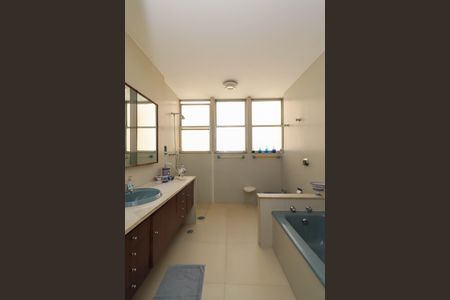 Apartamento para alugar com 310m², 4 quartos e 2 vagasBanheiro