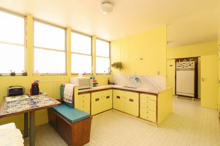 Apartamento para alugar com 310m², 4 quartos e 2 vagasCopa