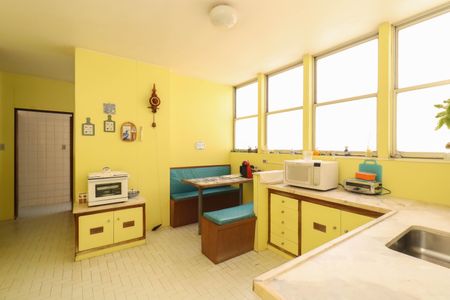 Apartamento para alugar com 310m², 4 quartos e 2 vagasCopa