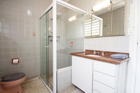 Casa à venda com 611m², 3 quartos e 5 vagasbanheiro quarto 3