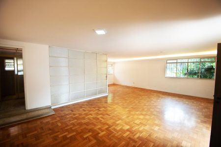 Casa à venda com 611m², 3 quartos e 5 vagassala 2 piso superior