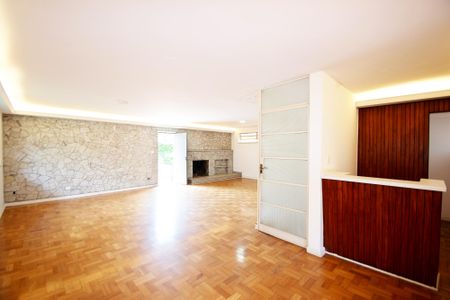 sala 2 piso superior de casa à venda com 3 quartos, 611m² em Alto de Pinheiros, São Paulo