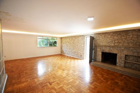 sala 2 piso superior de casa à venda com 3 quartos, 611m² em Alto de Pinheiros, São Paulo