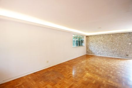 Casa à venda com 611m², 3 quartos e 5 vagassala 2 piso superior