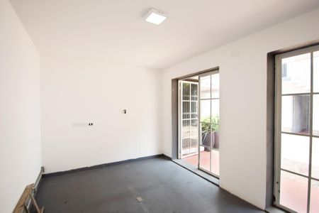 Casa à venda com 611m², 3 quartos e 5 vagassala piso terreo