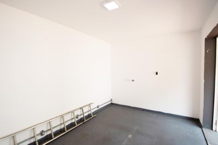 Casa à venda com 611m², 3 quartos e 5 vagassala piso terreo