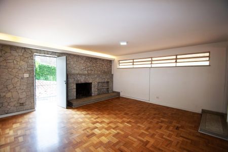 sala 2 piso superior de casa à venda com 3 quartos, 611m² em Alto de Pinheiros, São Paulo