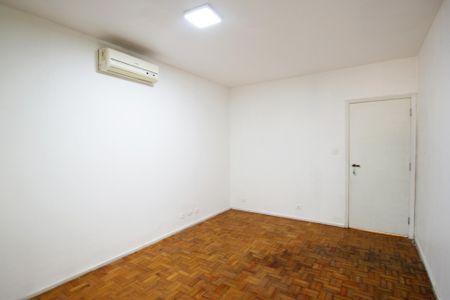 Casa à venda com 611m², 3 quartos e 5 vagasquarto 3