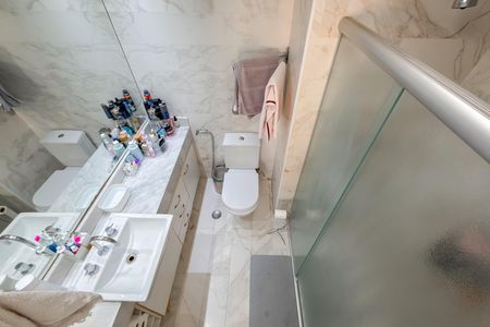 Apartamento à venda com 85m², 3 quartos e 2 vagas Apartamento à venda com 85m², 3 quartos e 2 vagasBanheiro da Suíte