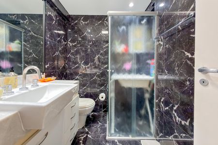 Apartamento à venda com 85m², 3 quartos e 2 vagas Apartamento à venda com 85m², 3 quartos e 2 vagasBanheiro Social