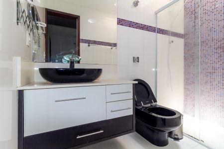 Casa de condomínio para alugar com 120m², 3 quartos e 2 vagas Casa de condomínio para alugar com 120m², 3 quartos e 2 vagasBanheiro da Suíte