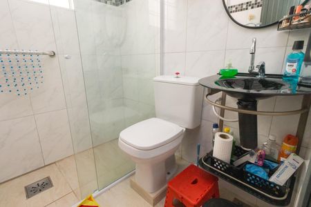 Casa de condomínio à venda com 166m², 5 quartos e 2 vagasBanheiro 1