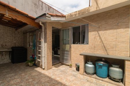 Casa de condomínio à venda com 166m², 5 quartos e 2 vagasQuintal