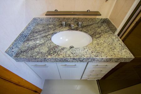 Apartamento à venda com 150m², 4 quartos e 2 vagasBanheiro do quarto 2