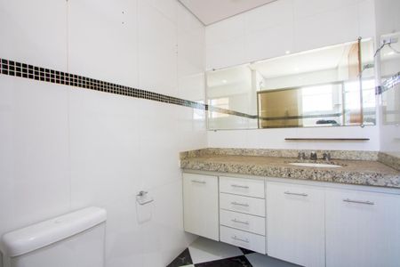 Apartamento à venda com 150m², 4 quartos e 2 vagasBanheiro do quarto 1