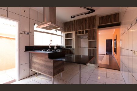 Casa à venda com 125m², 3 quartos e 3 vagas Casa à venda com 125m², 3 quartos e 3 vagasCozinha