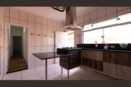 Casa à venda com 125m², 3 quartos e 3 vagas Casa à venda com 125m², 3 quartos e 3 vagasCozinha