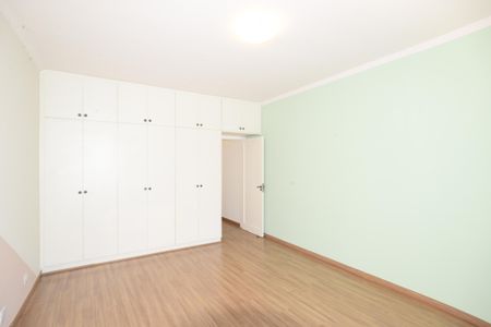 Casa à venda com 300m², 3 quartos e 3 vagasSuíte 2