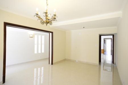 Casa à venda com 300m², 3 quartos e 3 vagasSala