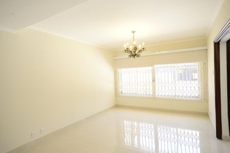 Casa à venda com 300m², 3 quartos e 3 vagasSala