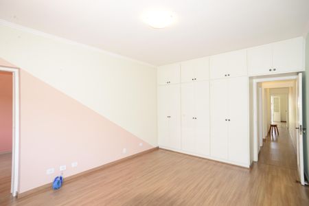 Casa à venda com 300m², 3 quartos e 3 vagasSuíte 2