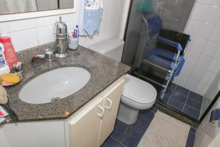 Apartamento à venda com 69m², 2 quartos e 1 vagaBanheiro Social