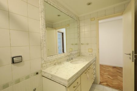 Apartamento à venda com 108m², 3 quartos e 1 vaga Apartamento à venda com 108m², 3 quartos e 1 vagaBanheiro Social