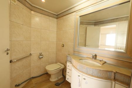 Apartamento à venda com 108m², 3 quartos e 1 vaga Apartamento à venda com 108m², 3 quartos e 1 vagaBanheiro da Suíte 1